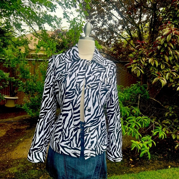 CHICO’S Zebra Print Women's Top - Picture 1 of 8